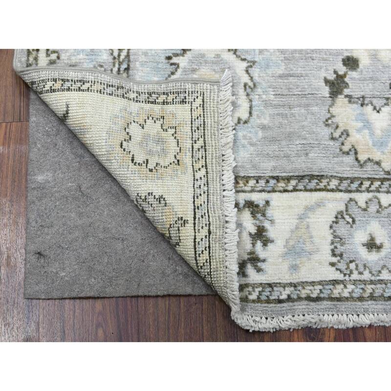 Shahbanu Rugs Oushak with Soft Colors Pure Wool Hand Knotted Gray
